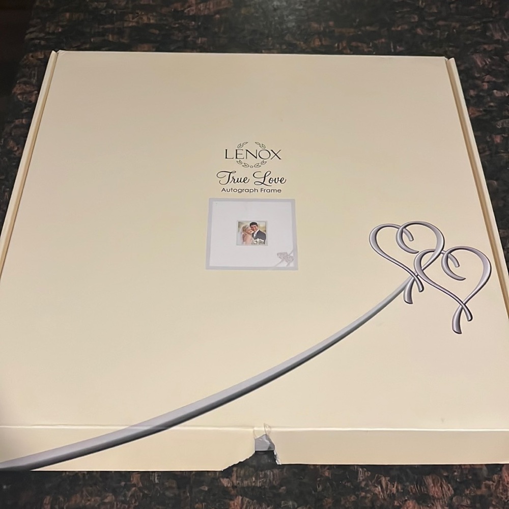Lenox True Love Autograph picture frame. Fits 5x5 photo white white mat to sign